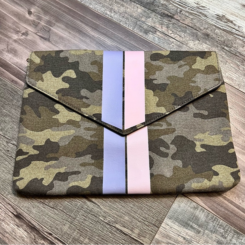 Stella & Dot Camo Bellamy Envelope Clutch NWOT Colorblock Pink Purple Canvas